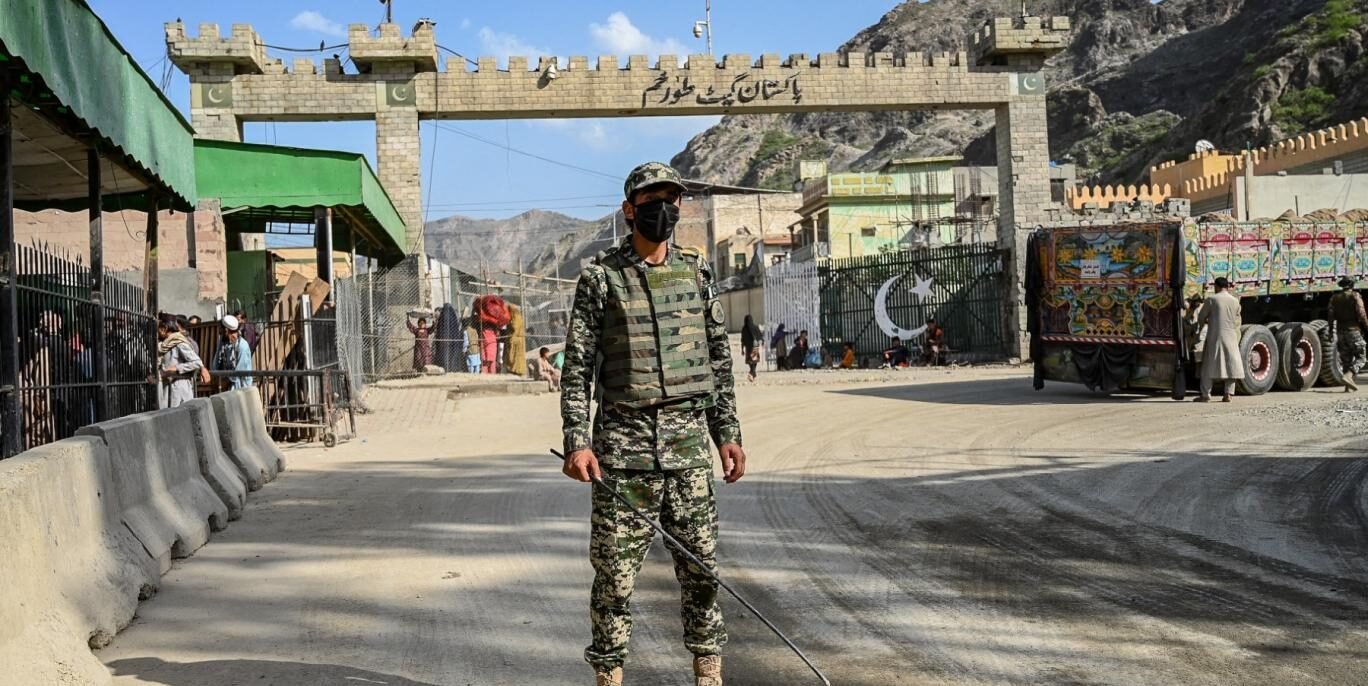 ترخم مرز مشترک افغانستان و پاکستان مدتها است که بر روی مسافر بسته است.